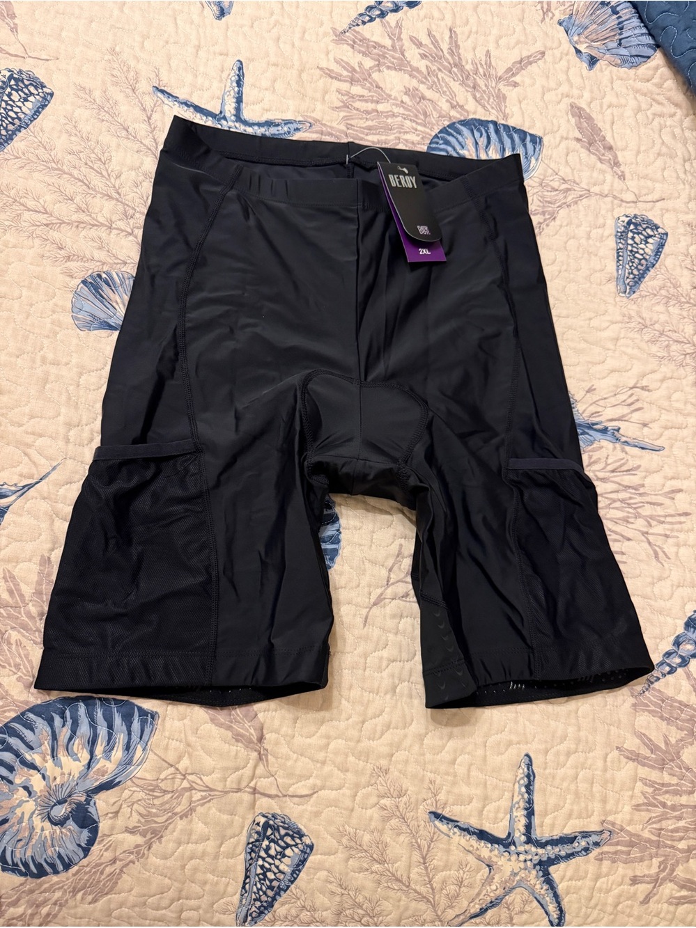 Men’s Black 28” waist Cycling Shorts Padded Bike shorts. NEW‎